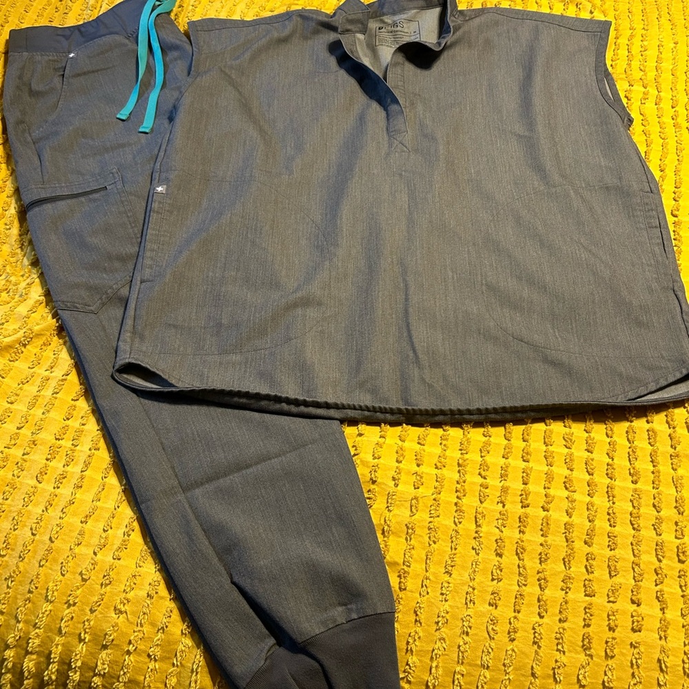 Figs Technical Collection Scrub Set